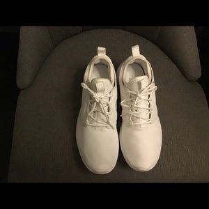 White Nike Sneakers size 9